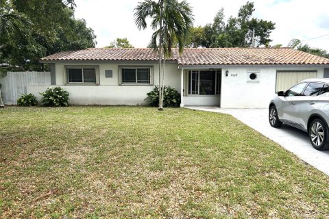 Villa ou maison à louer à El Portal, Floride: 5 chambres, 186.55 m2 № 1713354 - photo 1
