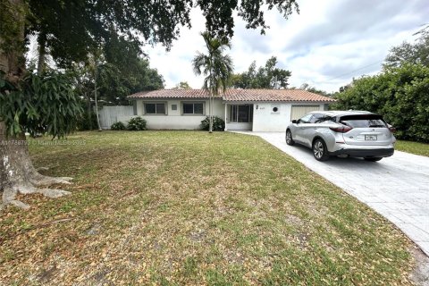 Villa ou maison à louer à El Portal, Floride: 5 chambres, 186.55 m2 № 1713354 - photo 21