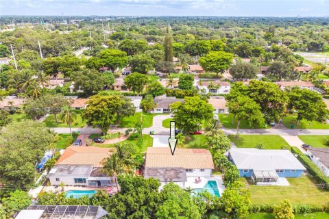 Villa ou maison à louer à El Portal, Floride: 5 chambres, 186.55 m2 № 1713354 - photo 22