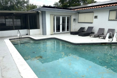 Villa ou maison à louer à El Portal, Floride: 5 chambres, 186.55 m2 № 1713354 - photo 12