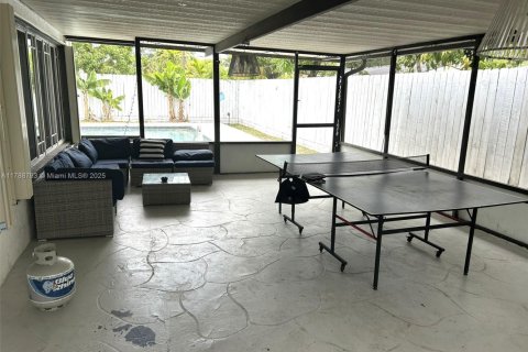 Villa ou maison à louer à El Portal, Floride: 5 chambres, 186.55 m2 № 1713354 - photo 13