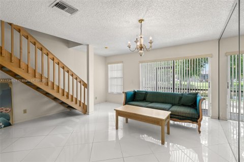 Townhouse in Coral Springs, Florida 2 bedrooms, 110.55 sq.m. № 1862505 - photo 13