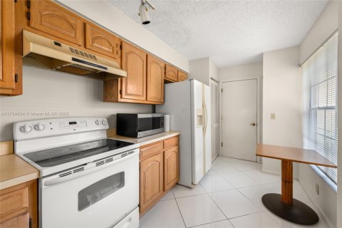 Townhouse in Coral Springs, Florida 2 bedrooms, 110.55 sq.m. № 1862505 - photo 7
