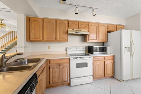 Townhouse in Coral Springs, Florida 2 bedrooms, 110.55 sq.m. № 1862505 - photo 6