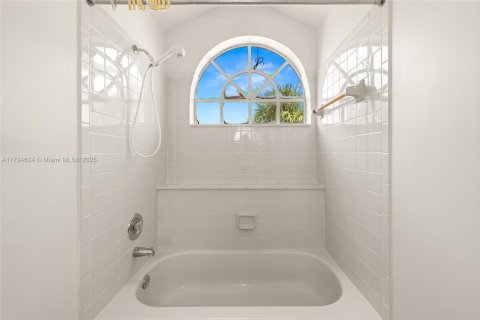 Townhouse in Coral Springs, Florida 2 bedrooms, 110.55 sq.m. № 1862505 - photo 27