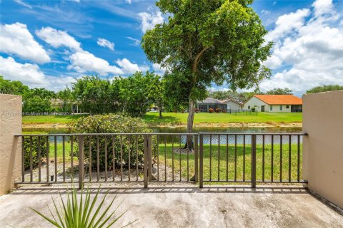 Townhouse in Coral Springs, Florida 2 bedrooms, 110.55 sq.m. № 1862505 - photo 30