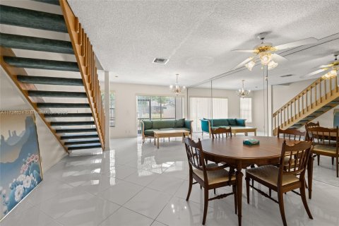 Townhouse in Coral Springs, Florida 2 bedrooms, 110.55 sq.m. № 1862505 - photo 11