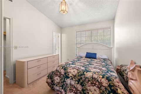 Townhouse in Coral Springs, Florida 2 bedrooms, 110.55 sq.m. № 1862505 - photo 23