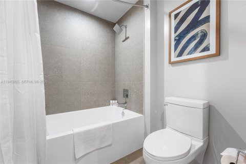 Immobilier commercial à louer à Miami, Floride: 32.52 m2 № 1997221 - photo 12