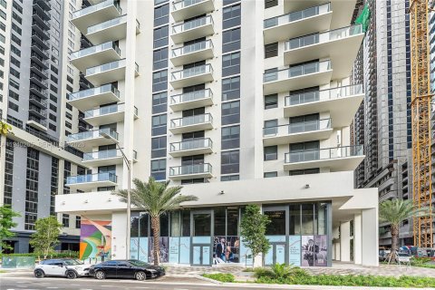 Immobilier commercial à louer à Miami, Floride: 32.52 m2 № 1997221 - photo 2