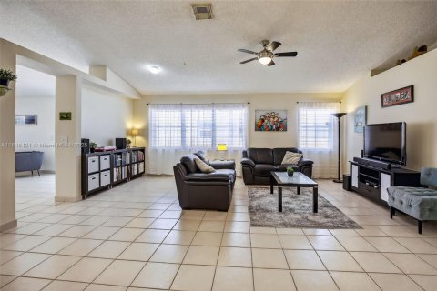 Villa ou maison à vendre à Plantation, Floride: 4 chambres, 170.94 m2 № 1845983 - photo 5