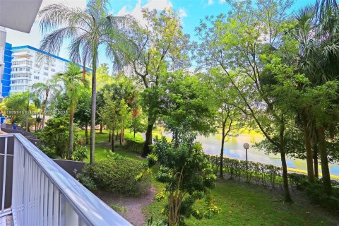 Condominio en venta en Hollywood, Florida, 2 dormitorios, 108.14 m2 № 1967116 - foto 2