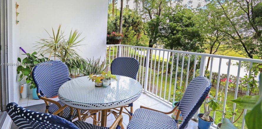 Condominio en Hollywood, Florida, 2 dormitorios  № 1967116