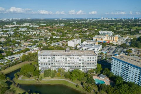 Condominio en venta en Hollywood, Florida, 2 dormitorios, 108.14 m2 № 1967116 - foto 13