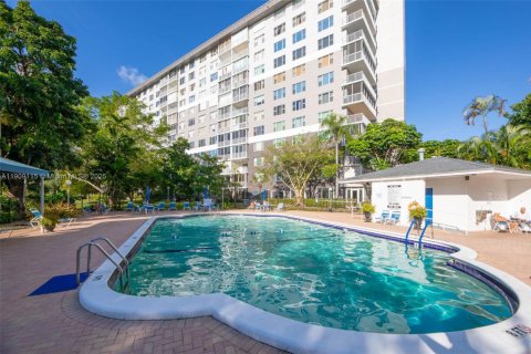 Condominio en venta en Hollywood, Florida, 2 dormitorios, 108.14 m2 № 1967116 - foto 19