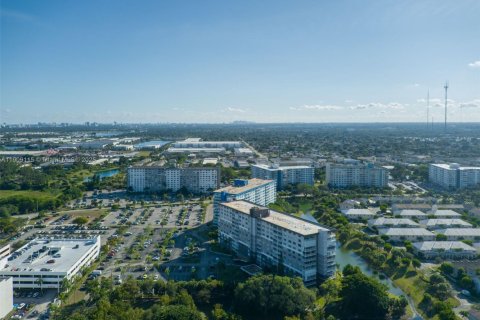 Condominio en venta en Hollywood, Florida, 2 dormitorios, 108.14 m2 № 1967116 - foto 21