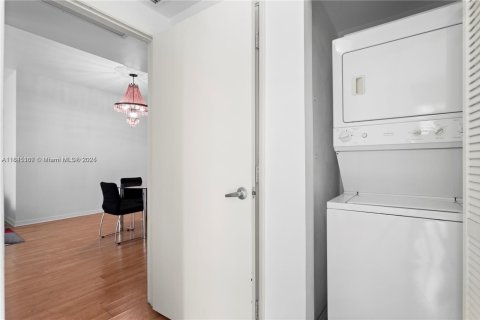 Condominio en venta en Miami, Florida, 1 dormitorio, 65.4 m2 № 1840938 - foto 12