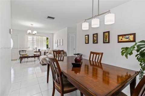 House in Tamarac, Florida 2 bedrooms, 124.67 sq.m. № 1825563 - photo 13