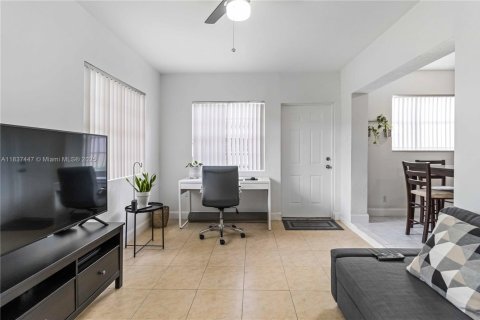 House in Tamarac, Florida 2 bedrooms, 124.67 sq.m. № 1825563 - photo 17