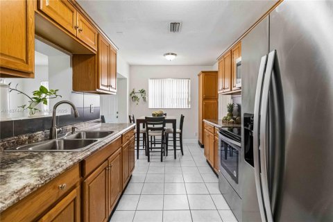 House in Tamarac, Florida 2 bedrooms, 124.67 sq.m. № 1825563 - photo 18