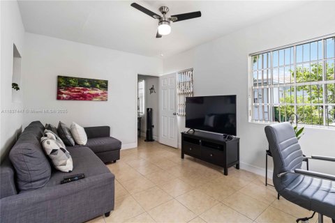 House in Tamarac, Florida 2 bedrooms, 124.67 sq.m. № 1825563 - photo 14