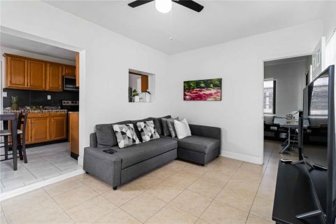 House in Tamarac, Florida 2 bedrooms, 124.67 sq.m. № 1825563 - photo 15