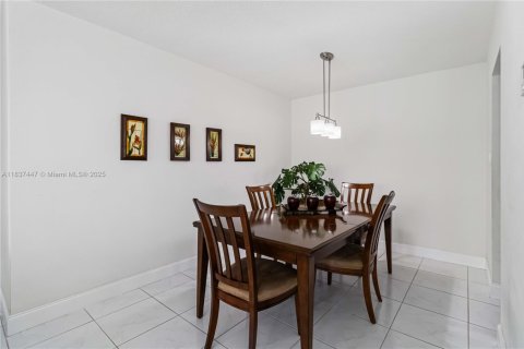 House in Tamarac, Florida 2 bedrooms, 124.67 sq.m. № 1825563 - photo 12