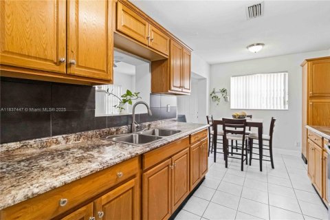 House in Tamarac, Florida 2 bedrooms, 124.67 sq.m. № 1825563 - photo 19