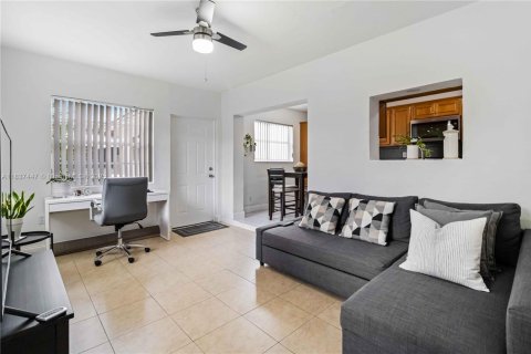 House in Tamarac, Florida 2 bedrooms, 124.67 sq.m. № 1825563 - photo 16