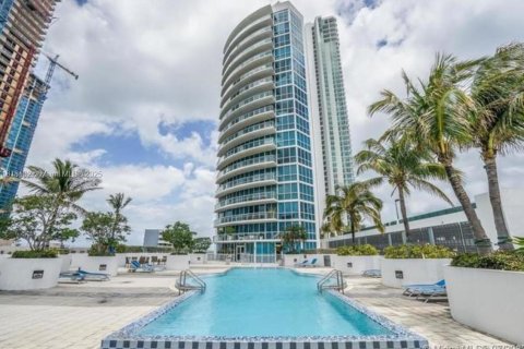 Apartamento en alquiler en Miami, Florida, 2 dormitorios, 93.55 m2 № 1775192 - foto 3