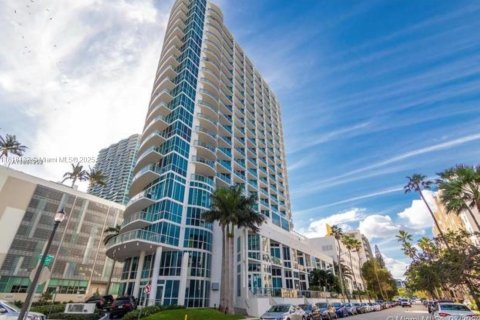 Apartamento en alquiler en Miami, Florida, 2 dormitorios, 93.55 m2 № 1775192 - foto 2