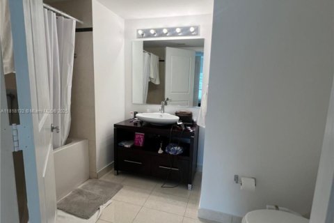 Apartamento en alquiler en Miami, Florida, 2 dormitorios, 93.55 m2 № 1775192 - foto 10