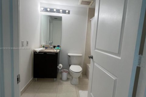 Apartamento en alquiler en Miami, Florida, 2 dormitorios, 93.55 m2 № 1775192 - foto 6