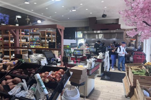 Купить коммерческую недвижимость в Майами, Флорида № 2022090 - фото 5