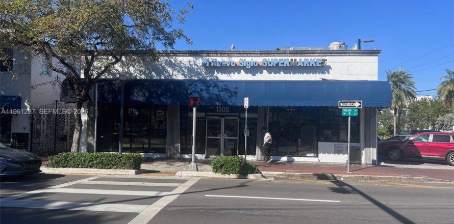 Коммерческая недвижимость в Майами, Флорида № 2022090