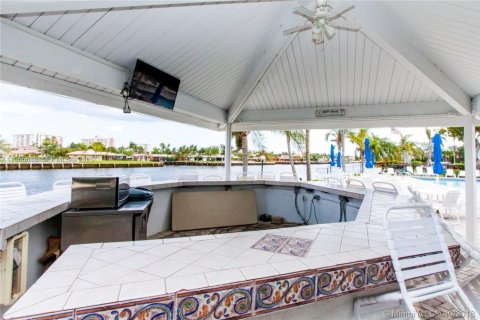 Снять в аренду кондоминиум в Форт-Лодердейл, Флорида 2 спальни, 111.48м2, № 2011947 - фото 23