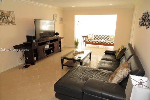 Кондоминиум с 2 спальнями в Форт-Лодердейл, Флорида № 2011947