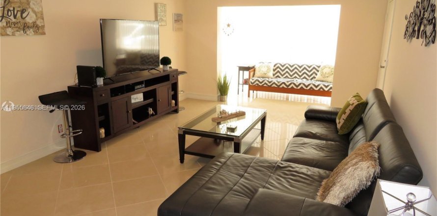 Кондоминиум с 2 спальнями в Форт-Лодердейл, Флорида № 2011947