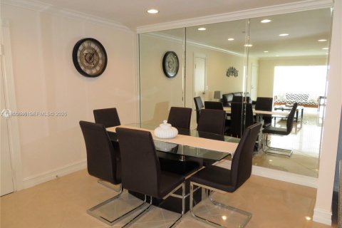 Снять в аренду кондоминиум в Форт-Лодердейл, Флорида 2 спальни, 111.48м2, № 2011947 - фото 6