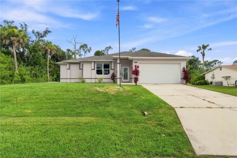 House in Port Charlotte, Florida 3 bedrooms, 149.39 sq.m. № 2329250