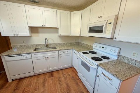 Villa ou maison à louer à Palm Coast, Floride: 3 chambres, 155.7 m2 № 2407094 - photo 4