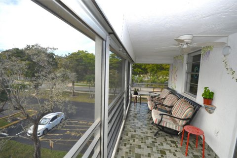 Copropriété à vendre à Tamarac, Floride: 2 chambres, 87.33 m2 № 2089250 - photo 20
