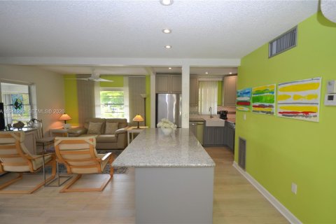 Copropriété à vendre à Tamarac, Floride: 2 chambres, 87.33 m2 № 2089250 - photo 12
