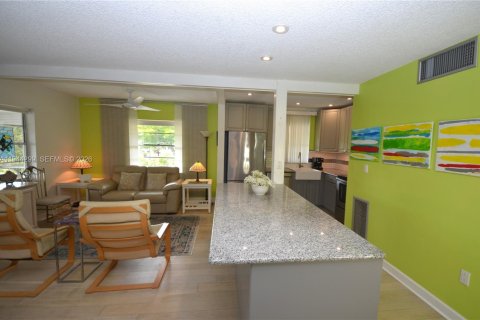 Copropriété à vendre à Tamarac, Floride: 2 chambres, 87.33 m2 № 2089250 - photo 4