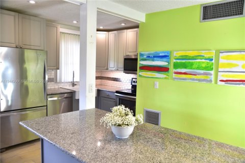 Copropriété à vendre à Tamarac, Floride: 2 chambres, 87.33 m2 № 2089250 - photo 5