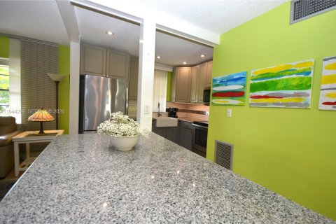 Copropriété à vendre à Tamarac, Floride: 2 chambres, 87.33 m2 № 2089250 - photo 8