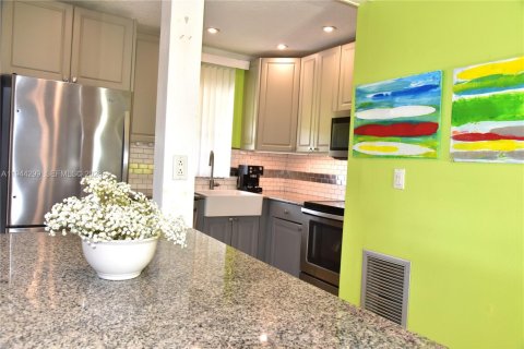 Copropriété à vendre à Tamarac, Floride: 2 chambres, 87.33 m2 № 2089250 - photo 22