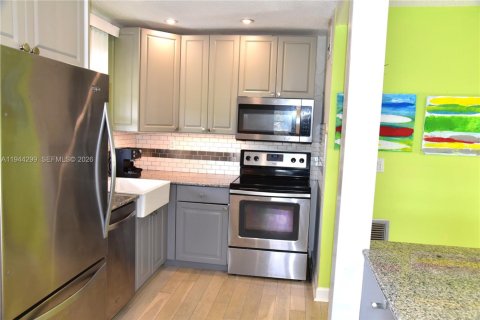 Copropriété à vendre à Tamarac, Floride: 2 chambres, 87.33 m2 № 2089250 - photo 7