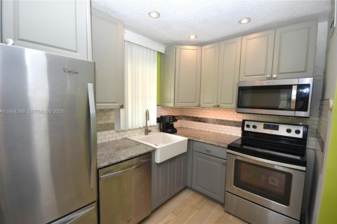 Copropriété à vendre à Tamarac, Floride: 2 chambres, 87.33 m2 № 2089250 - photo 25