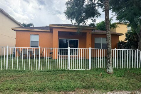 Villa ou maison à vendre à West Palm Beach, Floride: 5 chambres, 204.85 m2 № 2432875 - photo 4